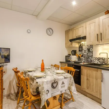La Maisonnee De Julie - Happy